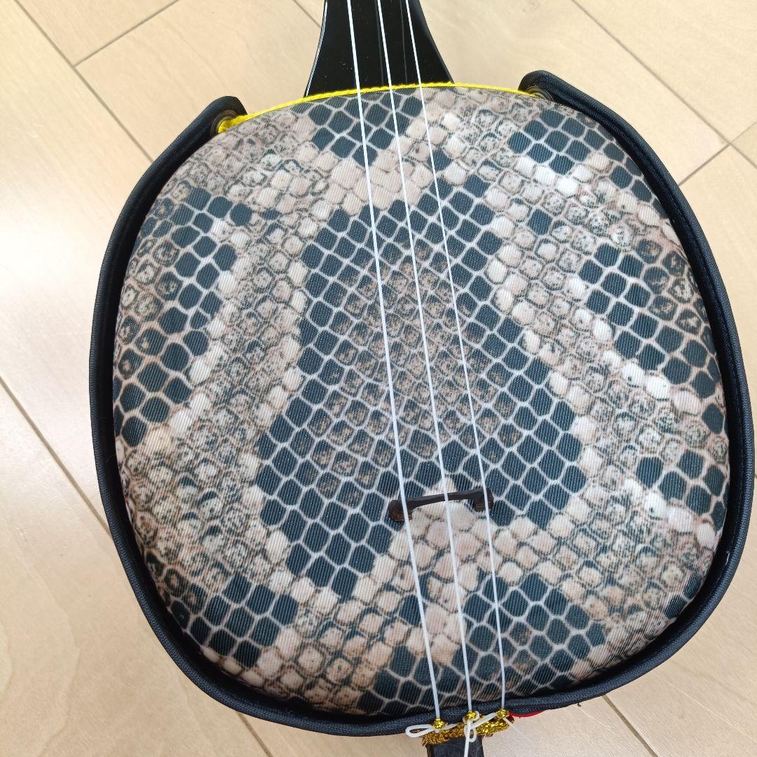 美品 沖縄三線 人工革 ソフトケース、爪、小物入れなど付属