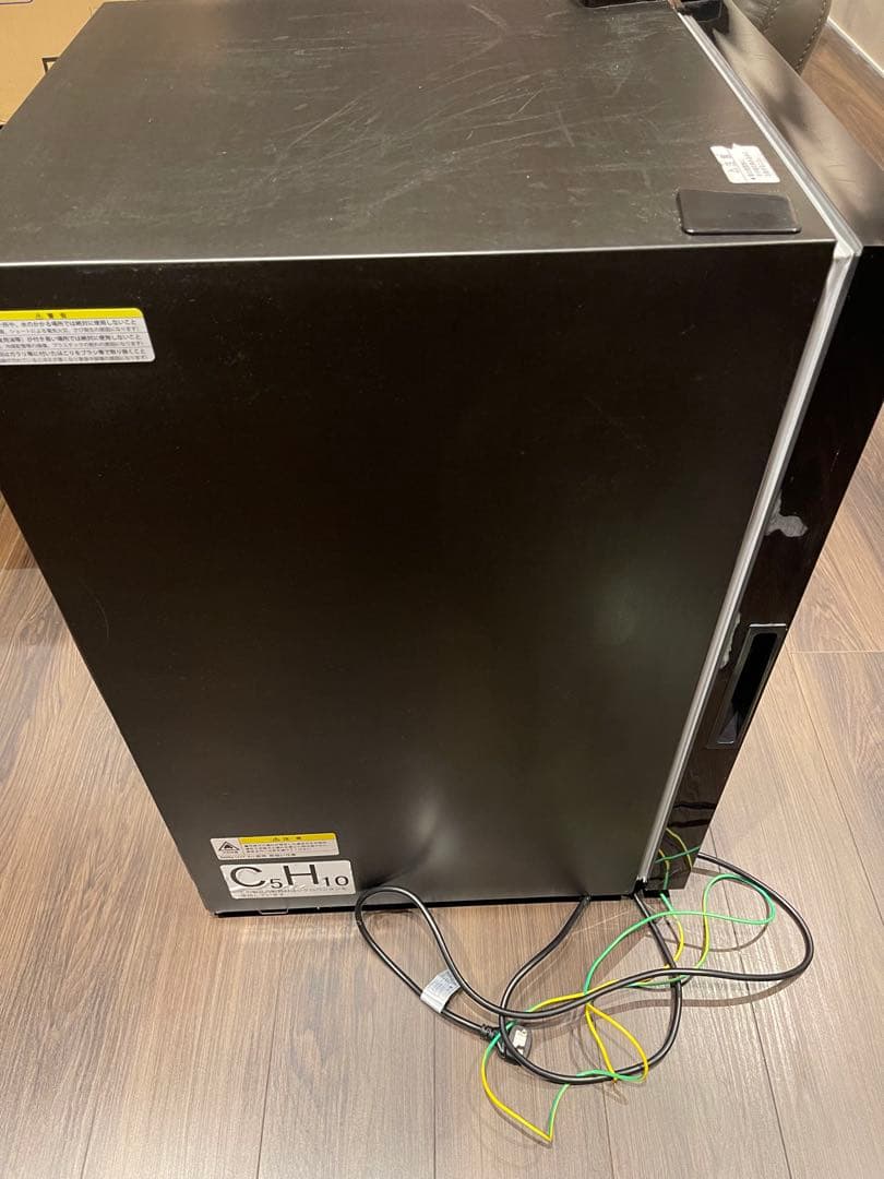 前面ガラスの小さめ冷蔵庫！