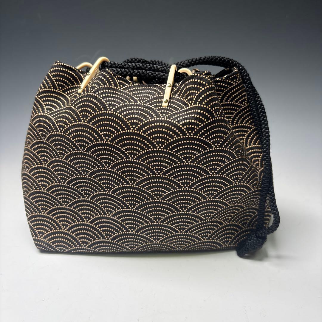 印傳屋　巾着袋　信玄袋　鶴銀杏と青海波文　甲州印伝　鹿皮　木箱付