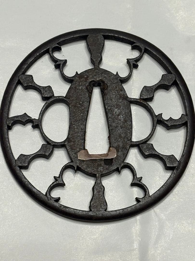 お値下げ！鉄製 鍔(つば) 精巧なデザイン