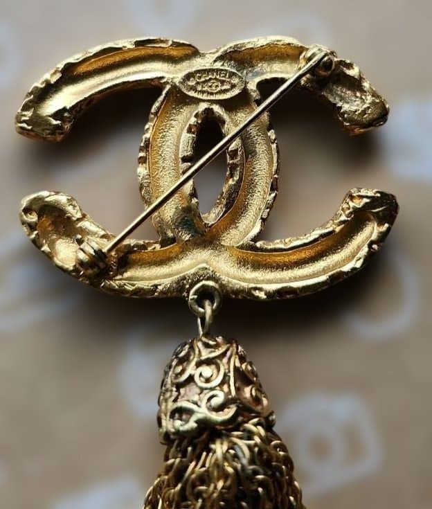 CHANEL シャネル　ブローチ　ココマーク　溶岩