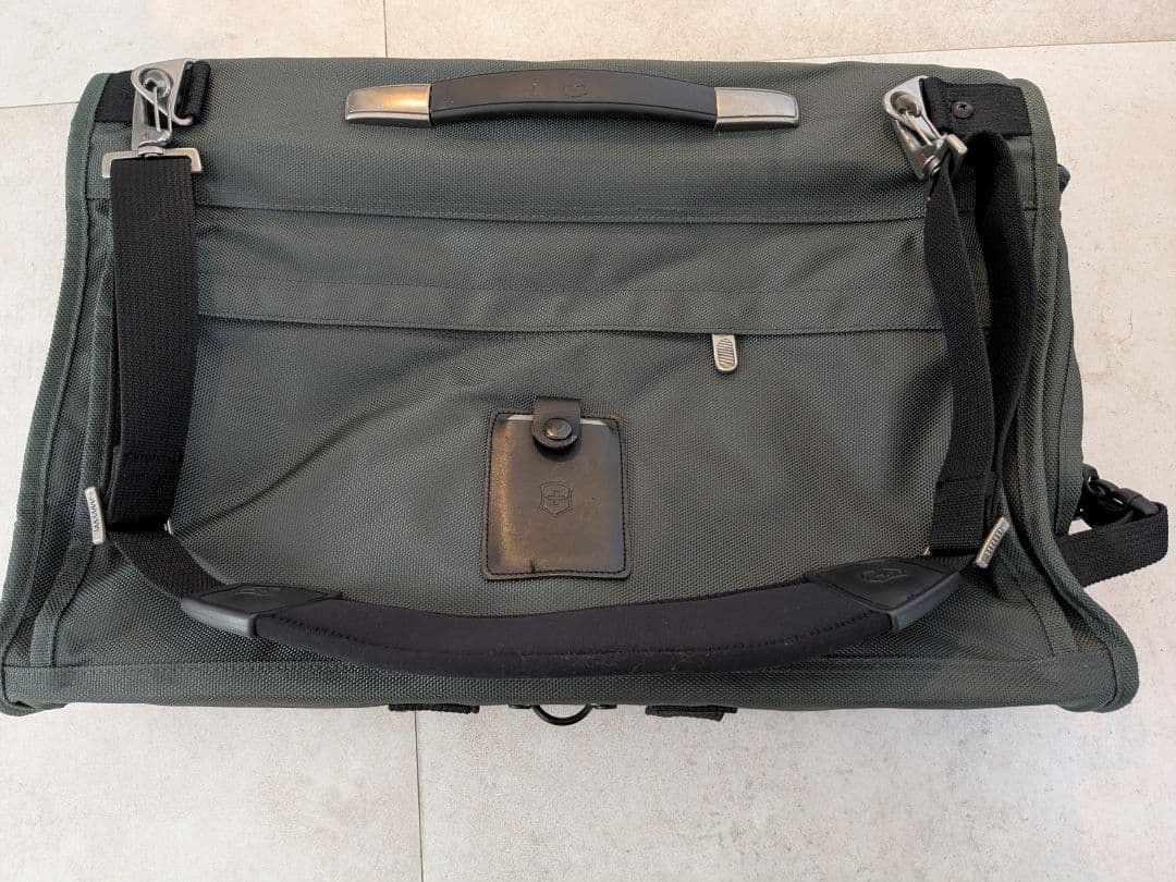 Victorinox ガーメントバッグ（カーキ色）