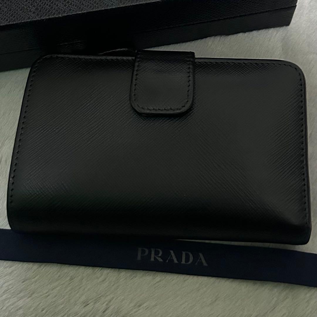 PRADA プラダ　折り財布　ラウンドファスナー　ゴールドロゴ　ブラック