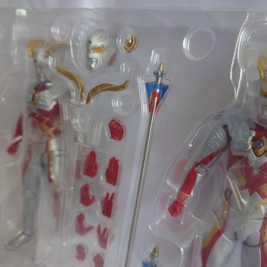 ゼ*ン様 S.H.Figuarts ウルトラマンゼロ ストロングコロナ 2体セッ