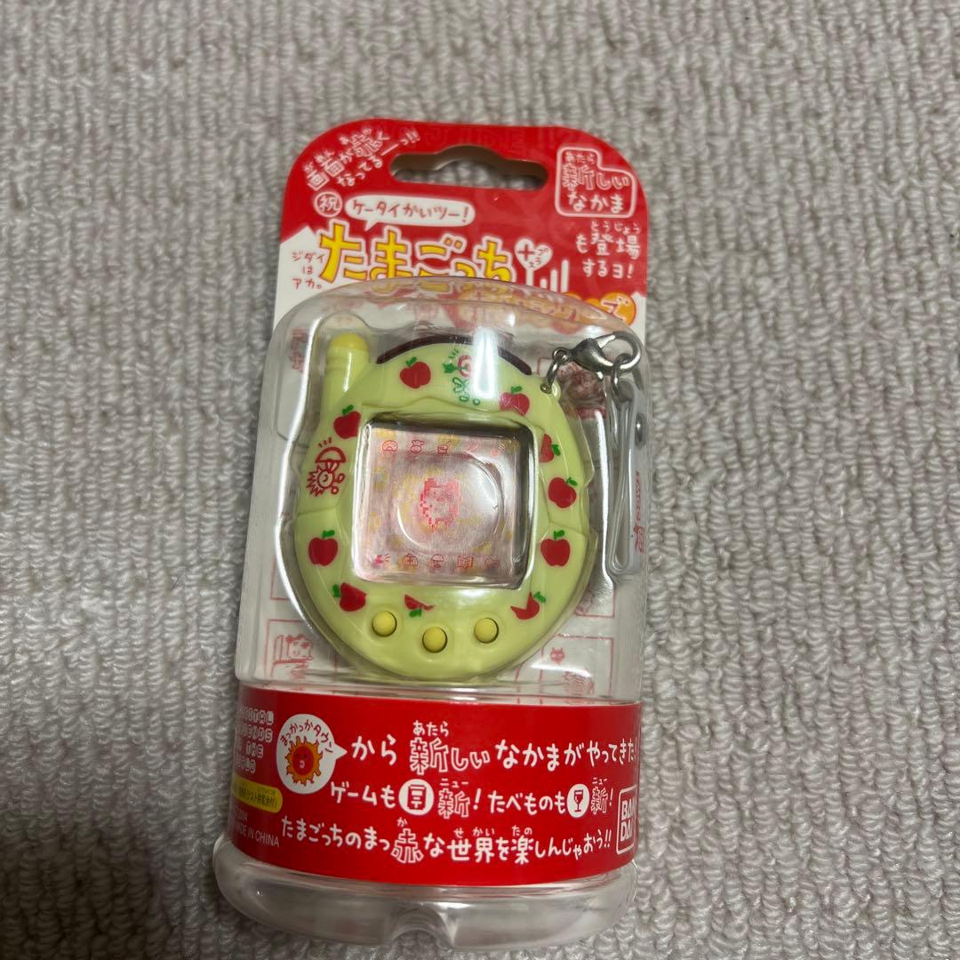 新品未開封たまごっち いちごデザイン キーチェーン付き　祝ケータイかいツー！