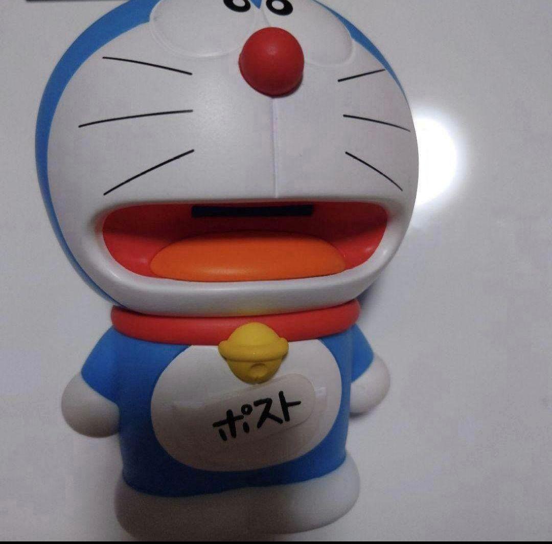 代用シールでポストになった ドラえもん 郵便局50周年 限定 貯金箱