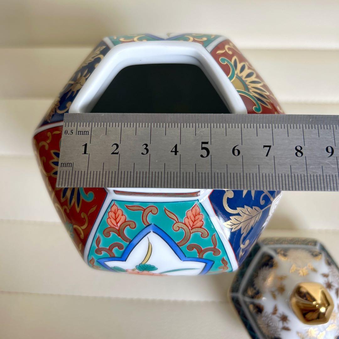有田焼　青藍窯　金彩　古伊万里　沈香壺　金襴手　蓋付き飾り壺　色絵　花鳥　窓絵