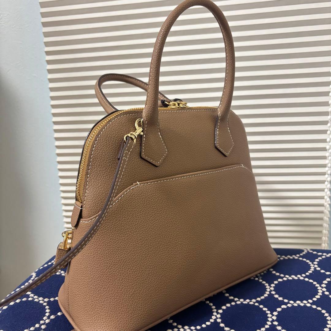 mica della valle ベージュ レザー ハンドバッグ