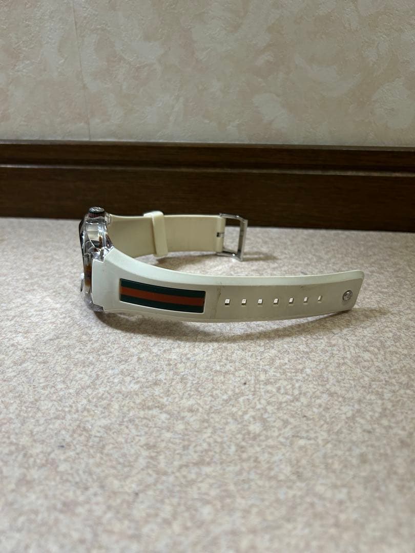 GUCCI ホワイトラバーベルト腕時計 二千円まで値下げ可能