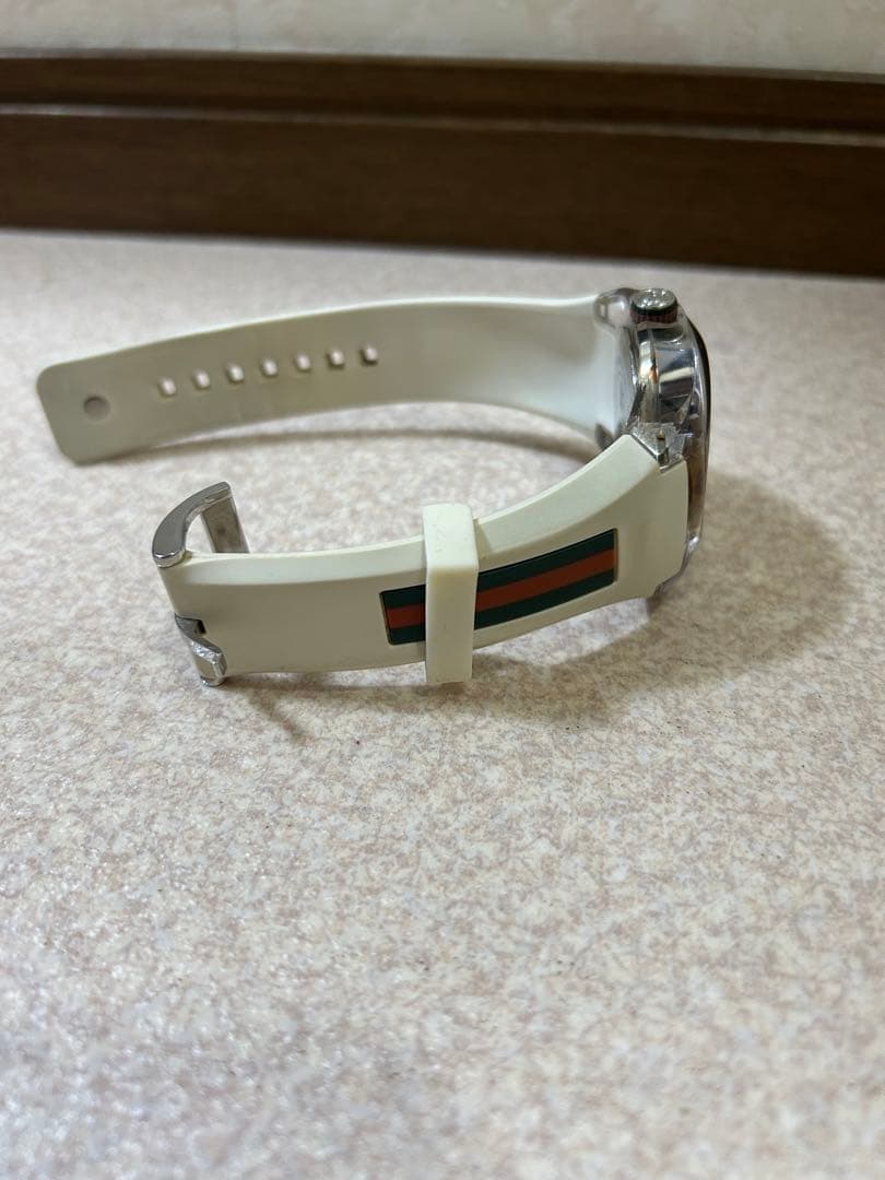 GUCCI ホワイトラバーベルト腕時計 二千円まで値下げ可能
