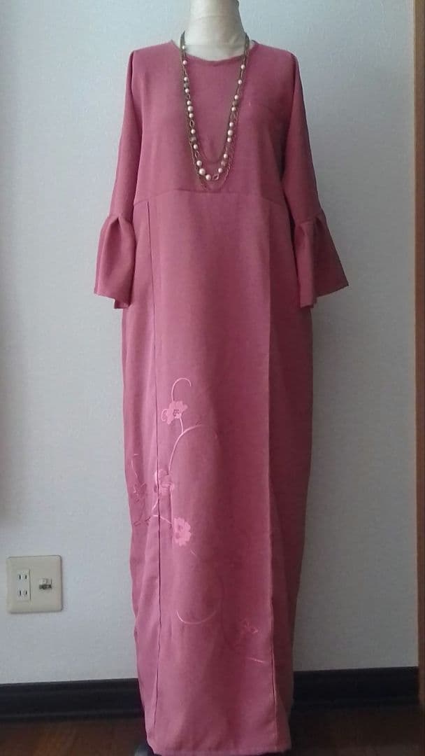 着物リメイクワンピース 色留袖ドレス 蔓花 豪華刺繍