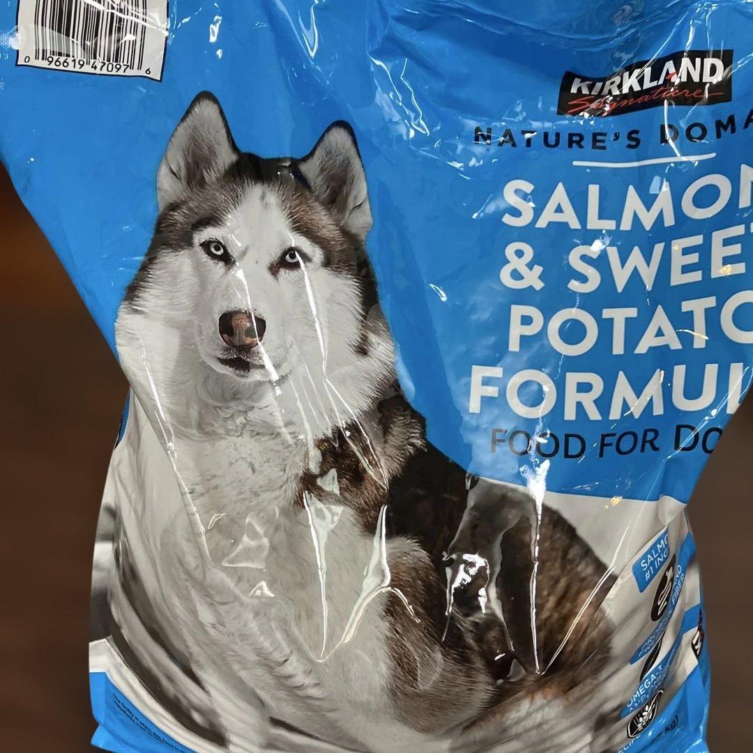 新品　カークランド成人子犬用ドッグフード　サーモンポテト15.87kg