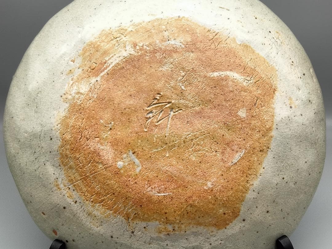 痴陶人作 呉須赤絵 椿文 尺大皿　日本人として初　大英博物館で個展を開催