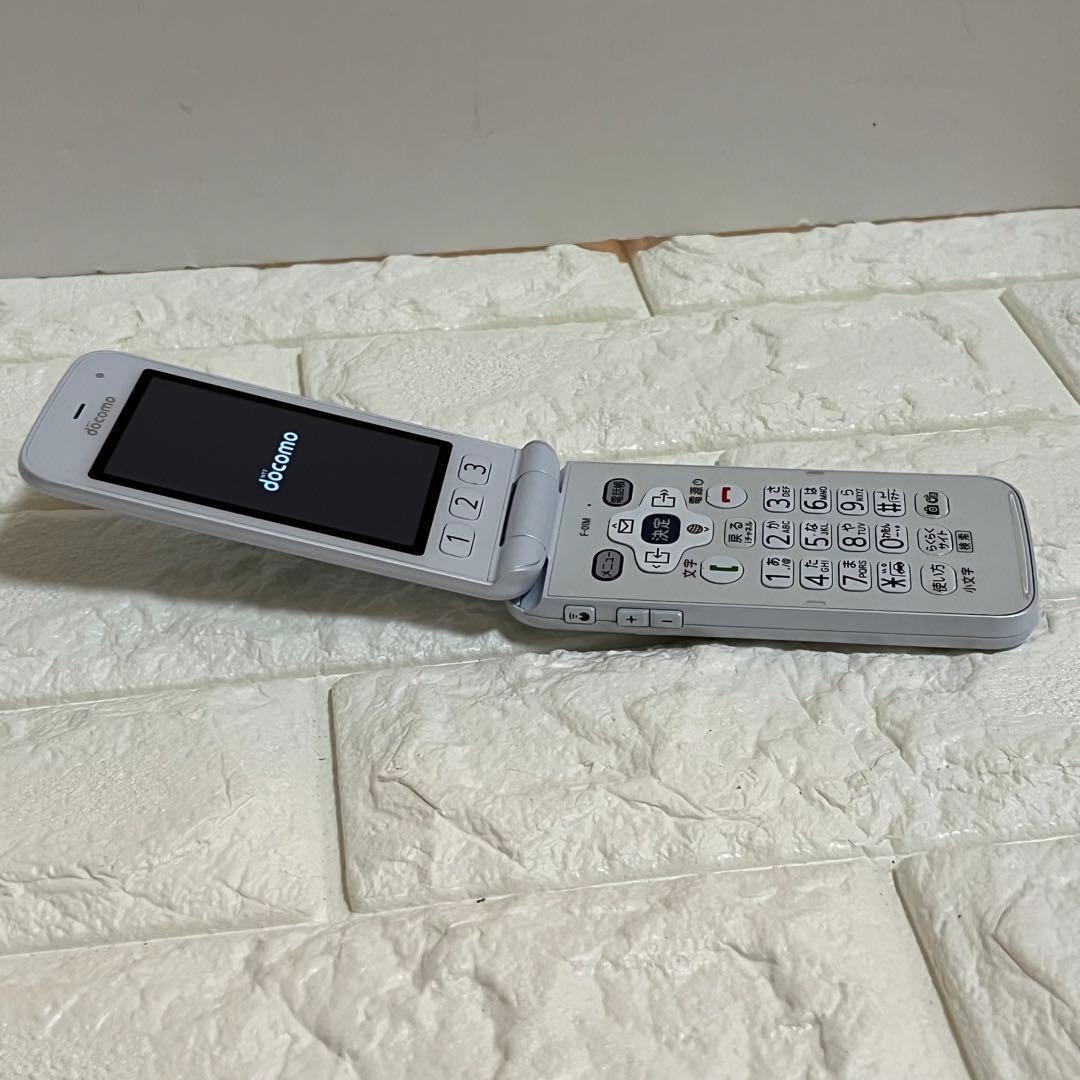 【極美品】NTTドコモ 富士通 らくらくホン F-01M ホワイト docomo