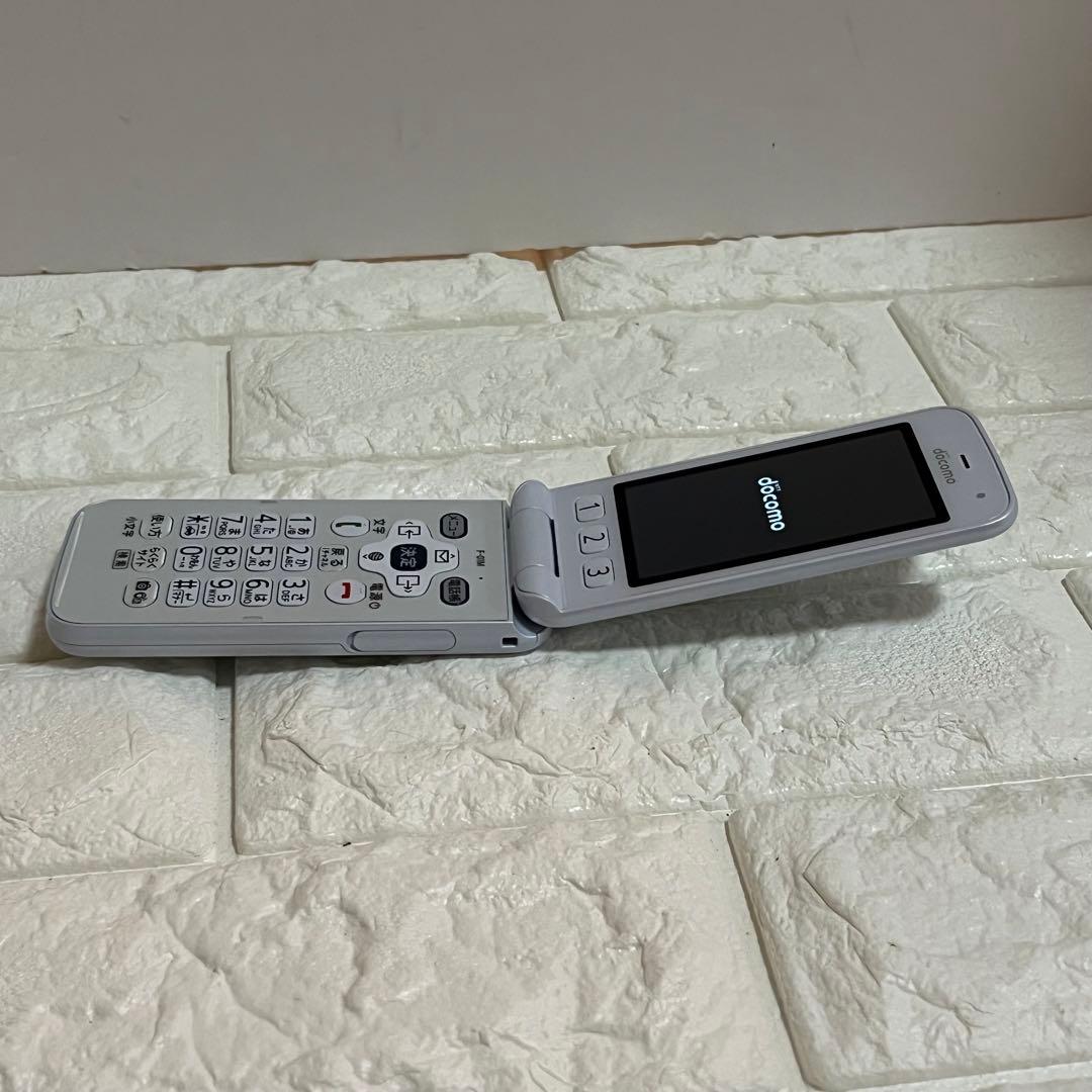 【極美品】NTTドコモ 富士通 らくらくホン F-01M ホワイト docomo