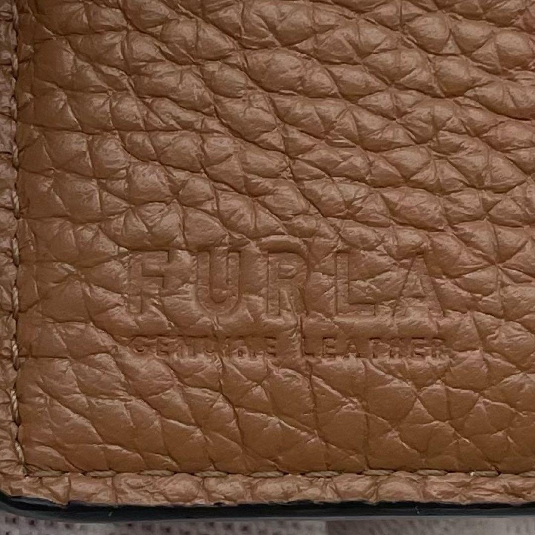 未使用　FURLA 二つ折り財布　ダフネ　アーチロゴ