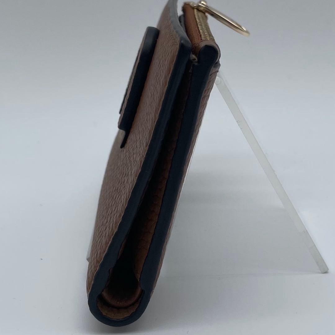 未使用　FURLA 二つ折り財布　ダフネ　アーチロゴ