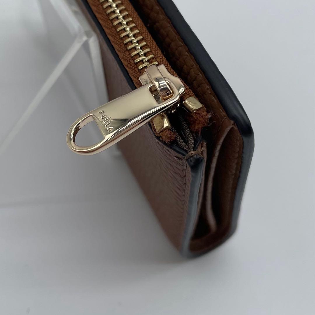 未使用　FURLA 二つ折り財布　ダフネ　アーチロゴ
