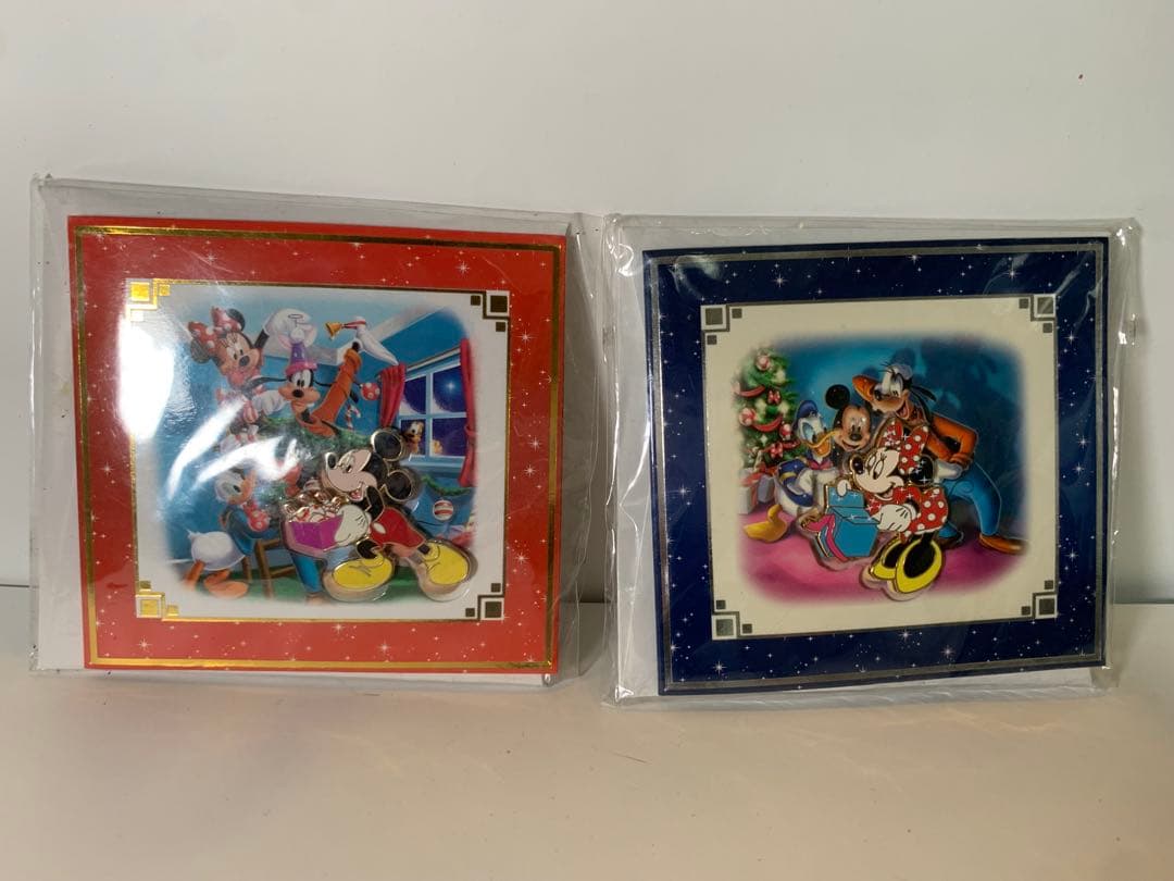 UK ディズニーキャスト　ミッキー ミニー クリスマス ピンバッジ 2枚セット