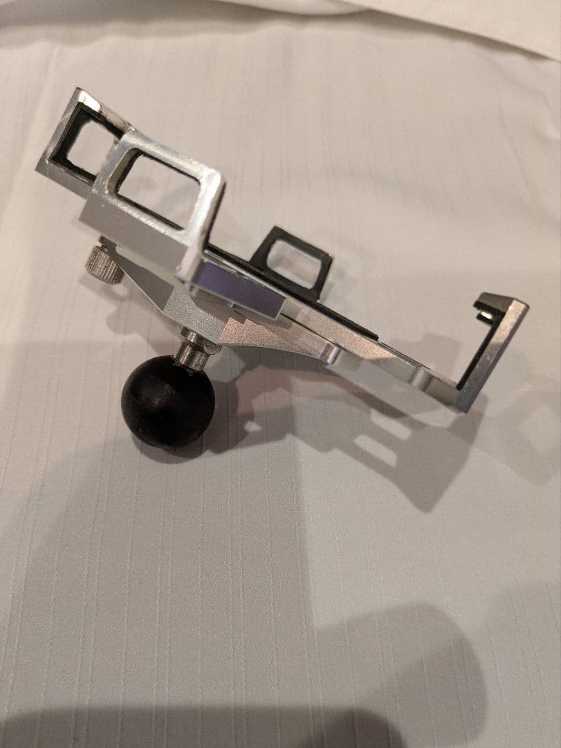 【クレヨンしんちゃん】バイク用アルミマウント シルバー　スマホ