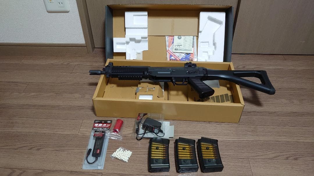 SIG552 SEALs 専用電池、充電器、予備マガジン付き
