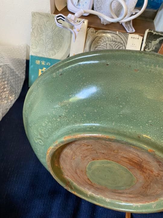 中国、明代龍泉窑青瓷大皿、布、はこ箱付き、サイズ約43cm高さ約7.5cm