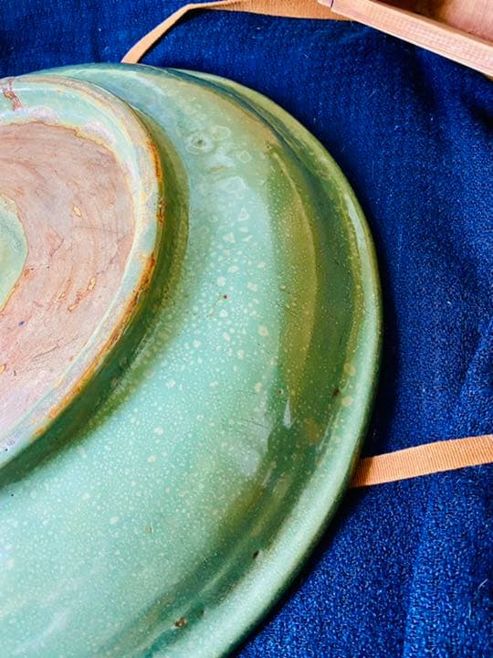 中国、明代龍泉窑青瓷大皿、布、はこ箱付き、サイズ約43cm高さ約7.5cm