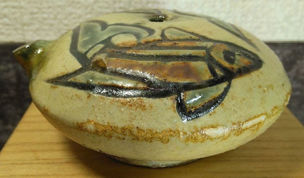 人間国宝 金城次郎 壷屋焼水滴 栞 共箱 美品 壺屋焼 やちむん 魚2匹