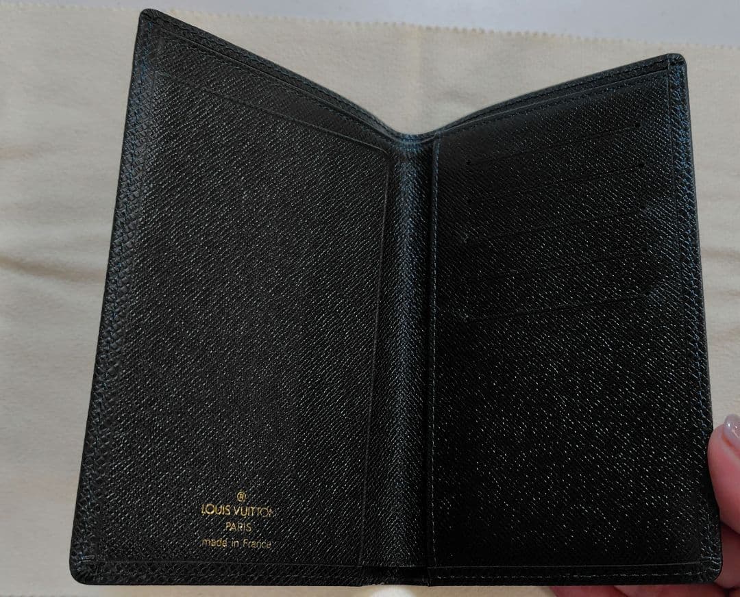 ルイ・ヴィトン タイガレザー パスポートケース