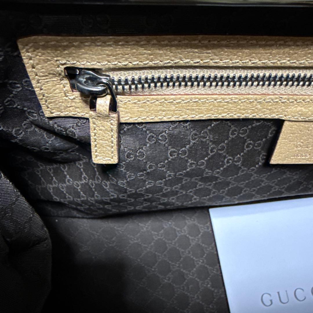 美品　グッチ　ハンドバッグ　がま口　成人式 レザー　ベージュ GUCCI ロゴ