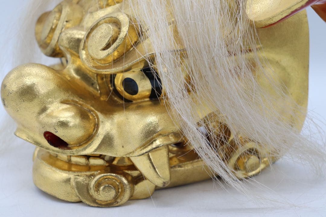 荒井寿斎作　木彫　金獅子　置物　共箱　送料込み259621