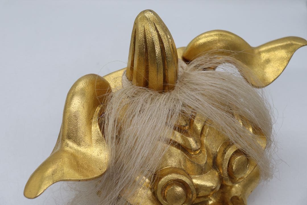 荒井寿斎作　木彫　金獅子　置物　共箱　送料込み259621