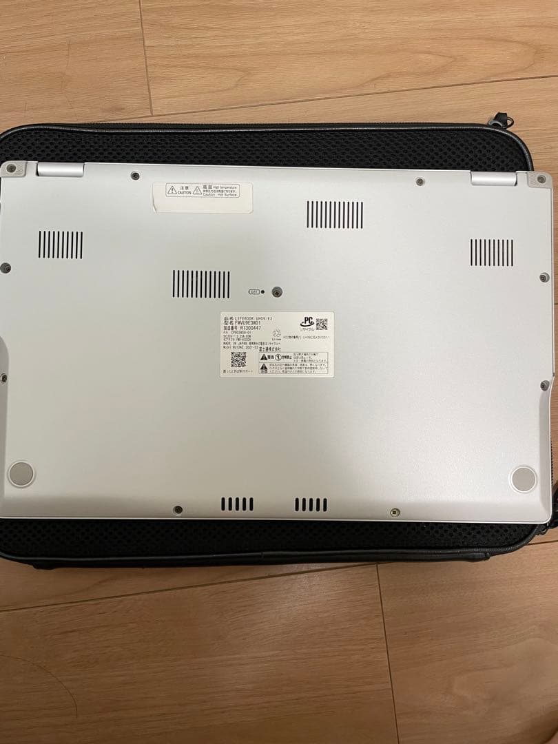 s*n様 富士通　ノートパソコン　LAPTOP-LGVOS4N9 充電器、ケース