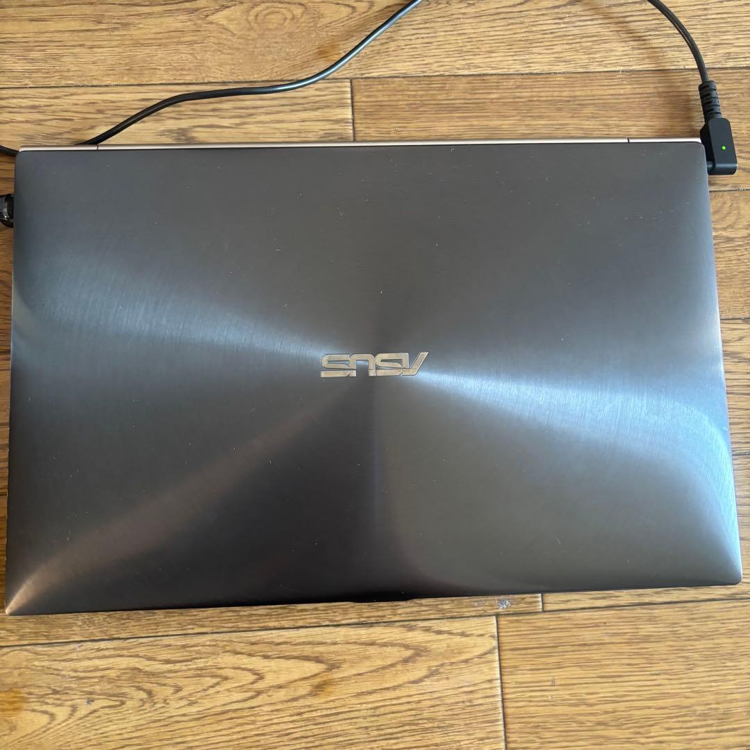 ASUS ZENBOOK ACアダプター、USBメモリつき
