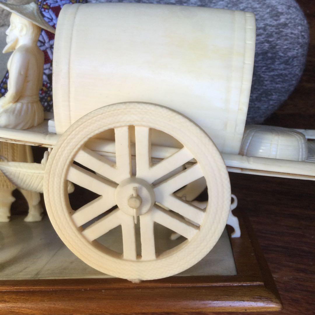 置物、牛車　天然素材 象牙調