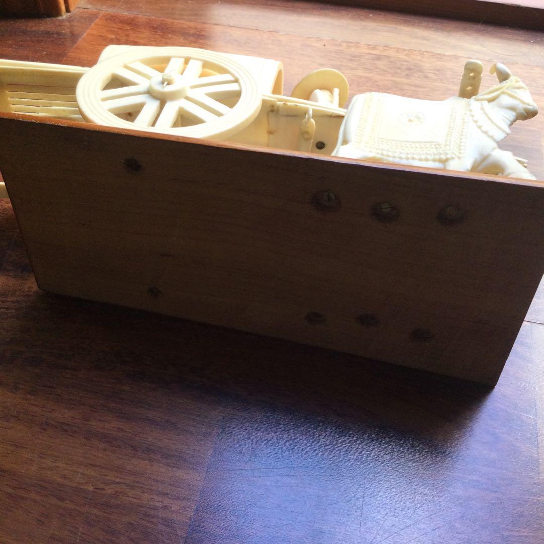 置物、牛車　天然素材 象牙調