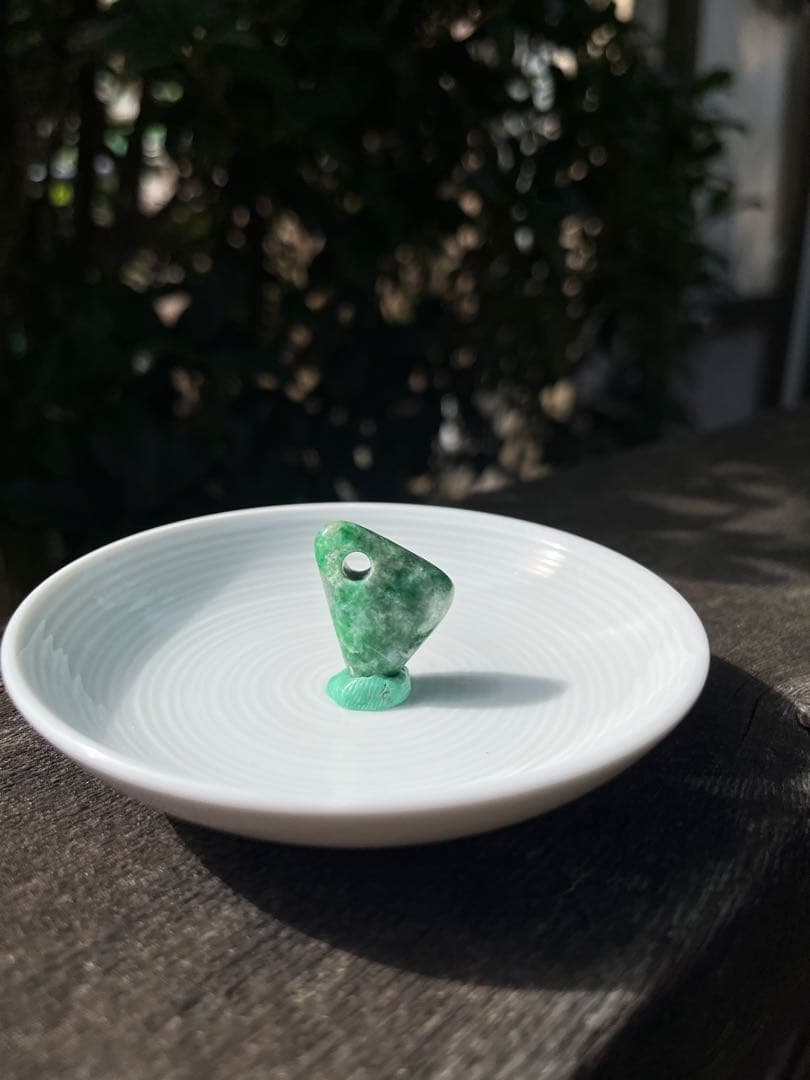 糸魚川翡翠　大珠　天然石　パワーストーン　日本の国石