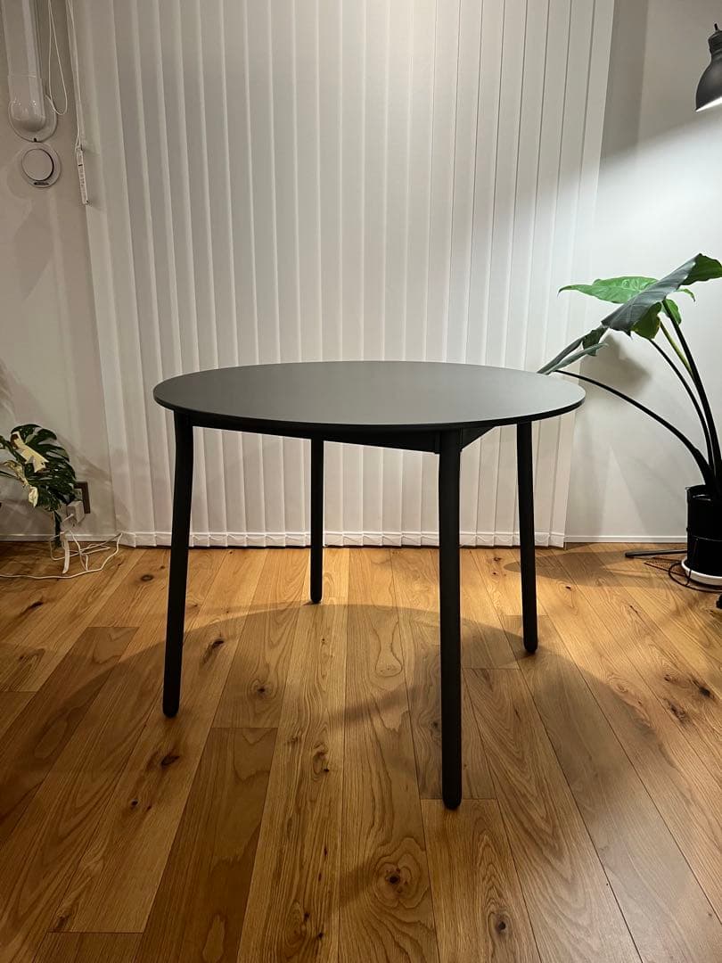 中でも外でも使える　丸テーブル　大