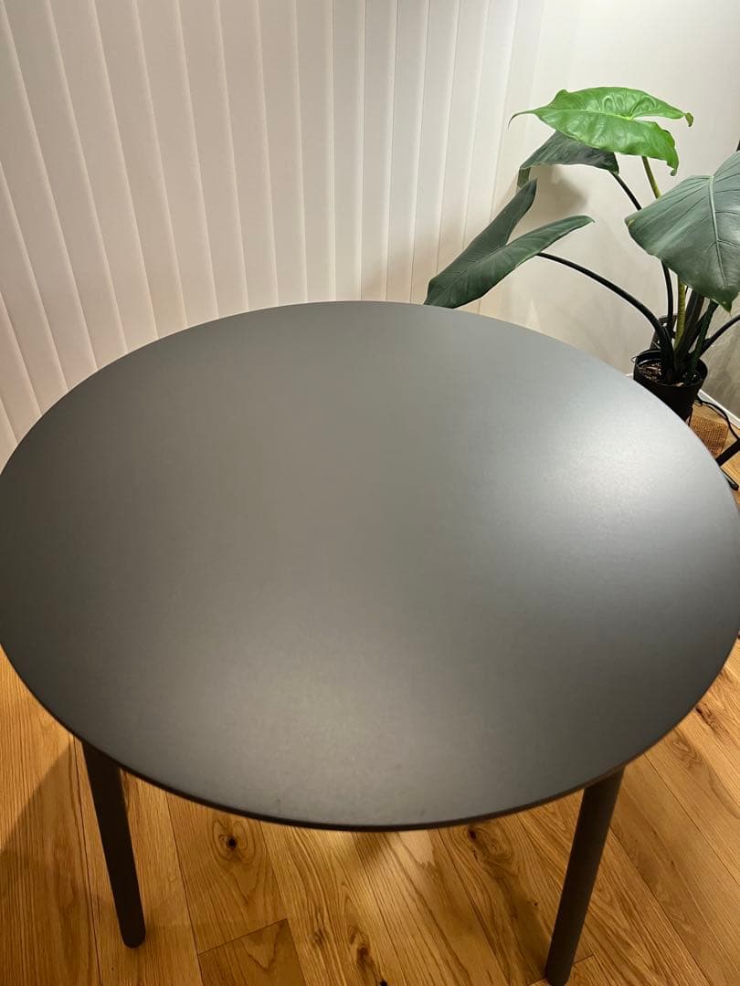 中でも外でも使える　丸テーブル　大