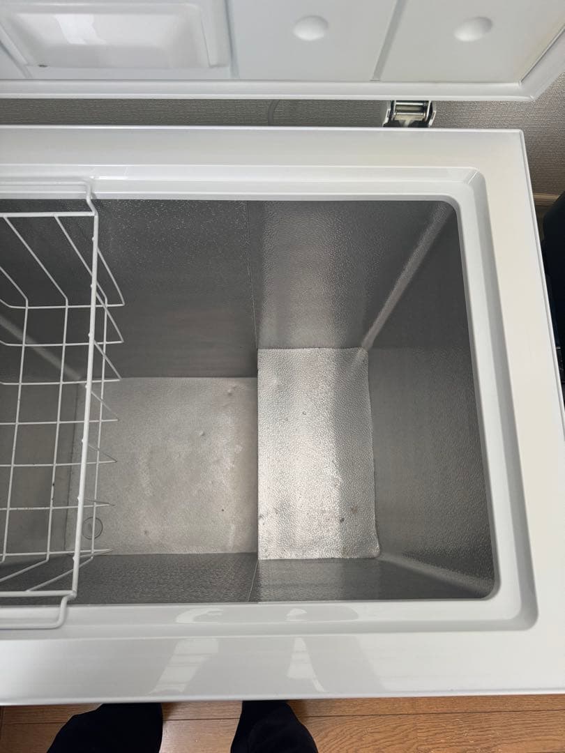 ホワイト チェストフリーザー　冷凍庫142L