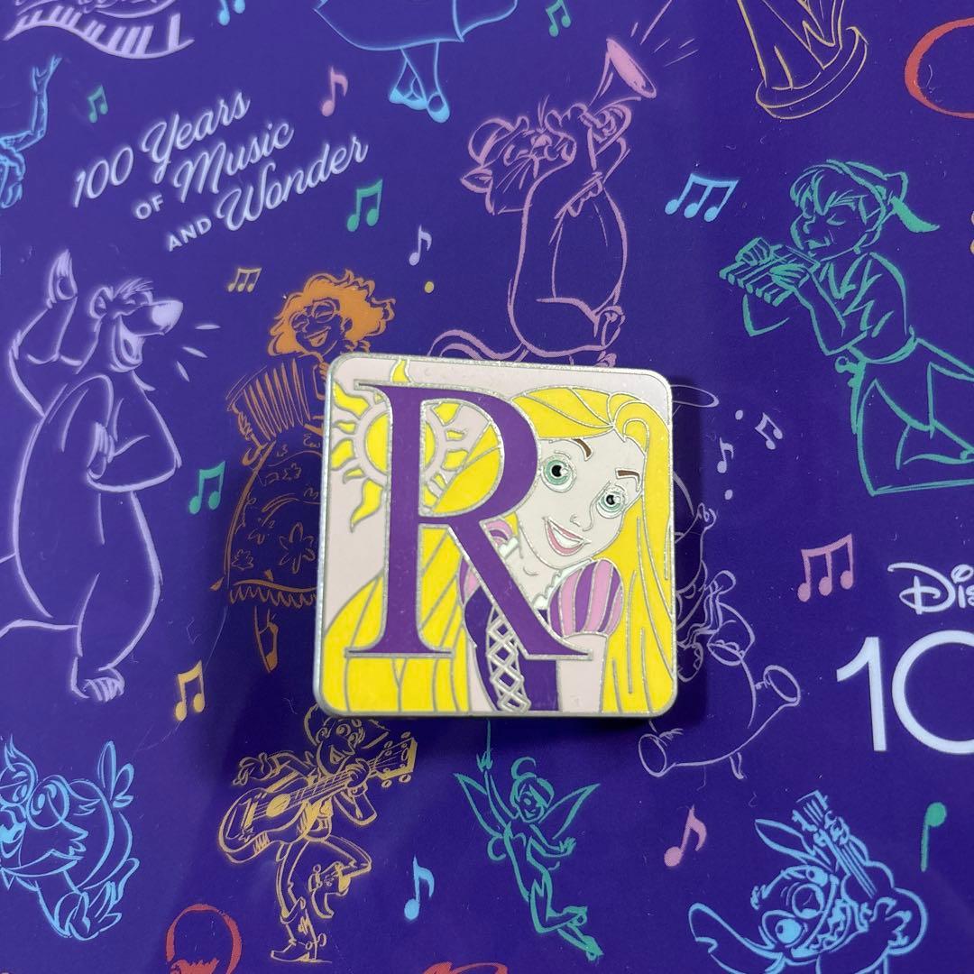ラプンツェル　パスカル　ユージーン　ピンバッジ　アルファベット　ピントレ