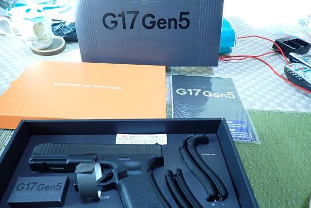 超美品！！東京マルイ G17 Gen5 ガスガン ホルスター付き！！
