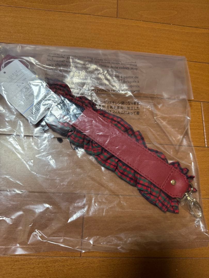【新品未開封】ハンドストラップBibiy. × familiar 赤