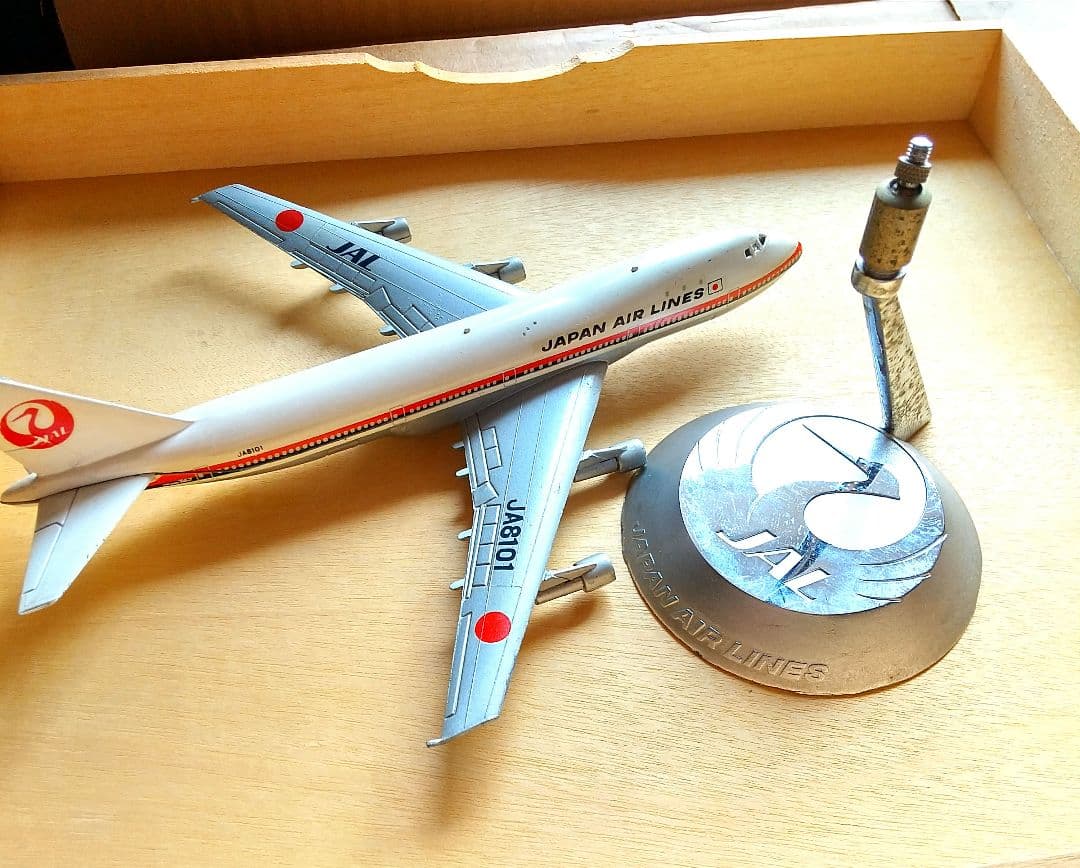 【希少】飛行機模　JAL 8101　鶴マーク　メタル台座付き