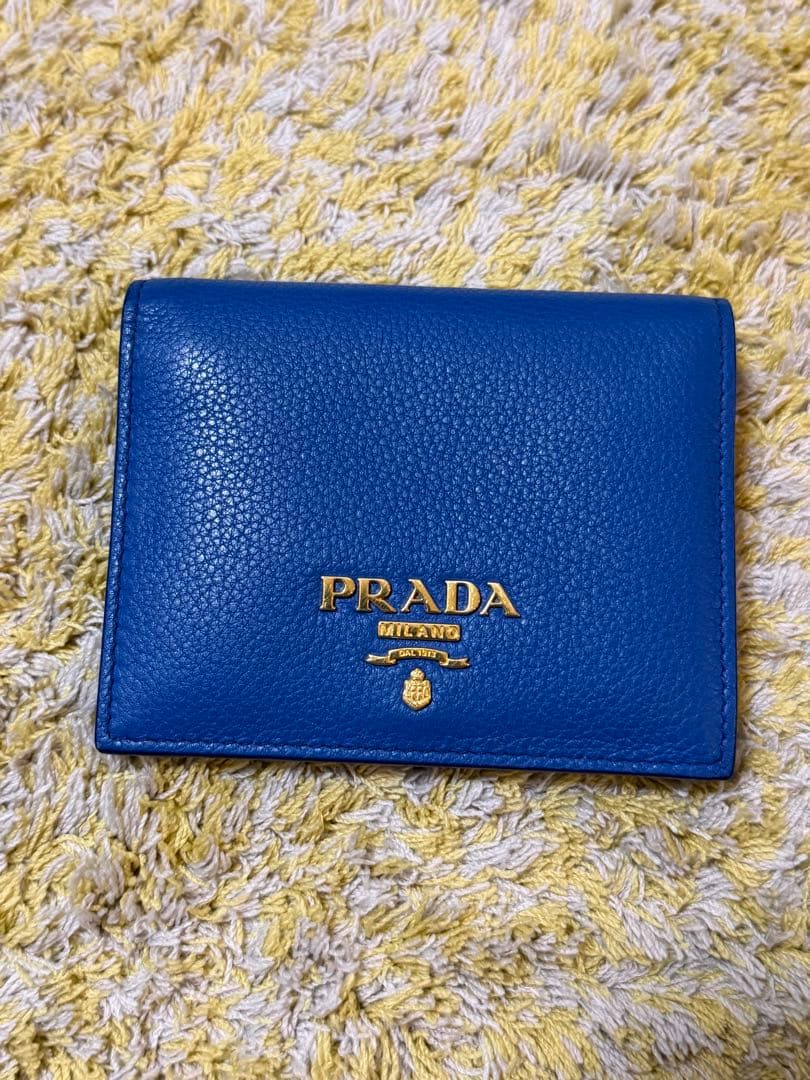 PRADA 二つ折り財布 青 レザー　美品
