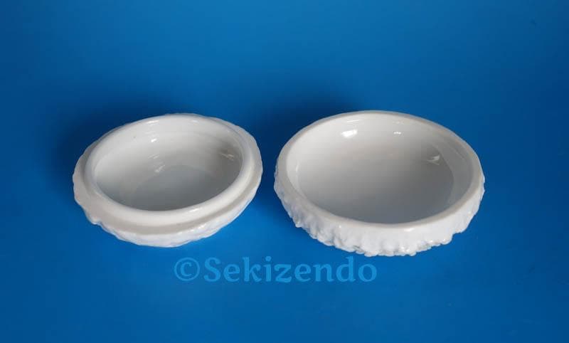 平戸焼 中里茂右衛門 白磁　菊 香合 共箱 佐賀県文化功労章受賞者　2517