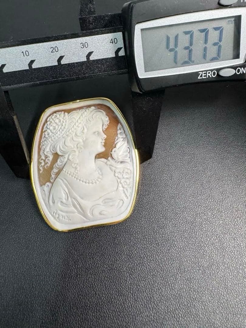 カメオ　シェル女性と小鳥　ペンダントトップ&ブローチ　2way K18枠