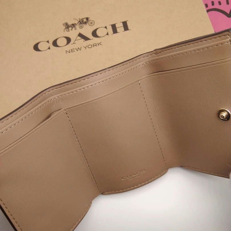 新品　COACH　折り財布　３つ折り財布　レディース