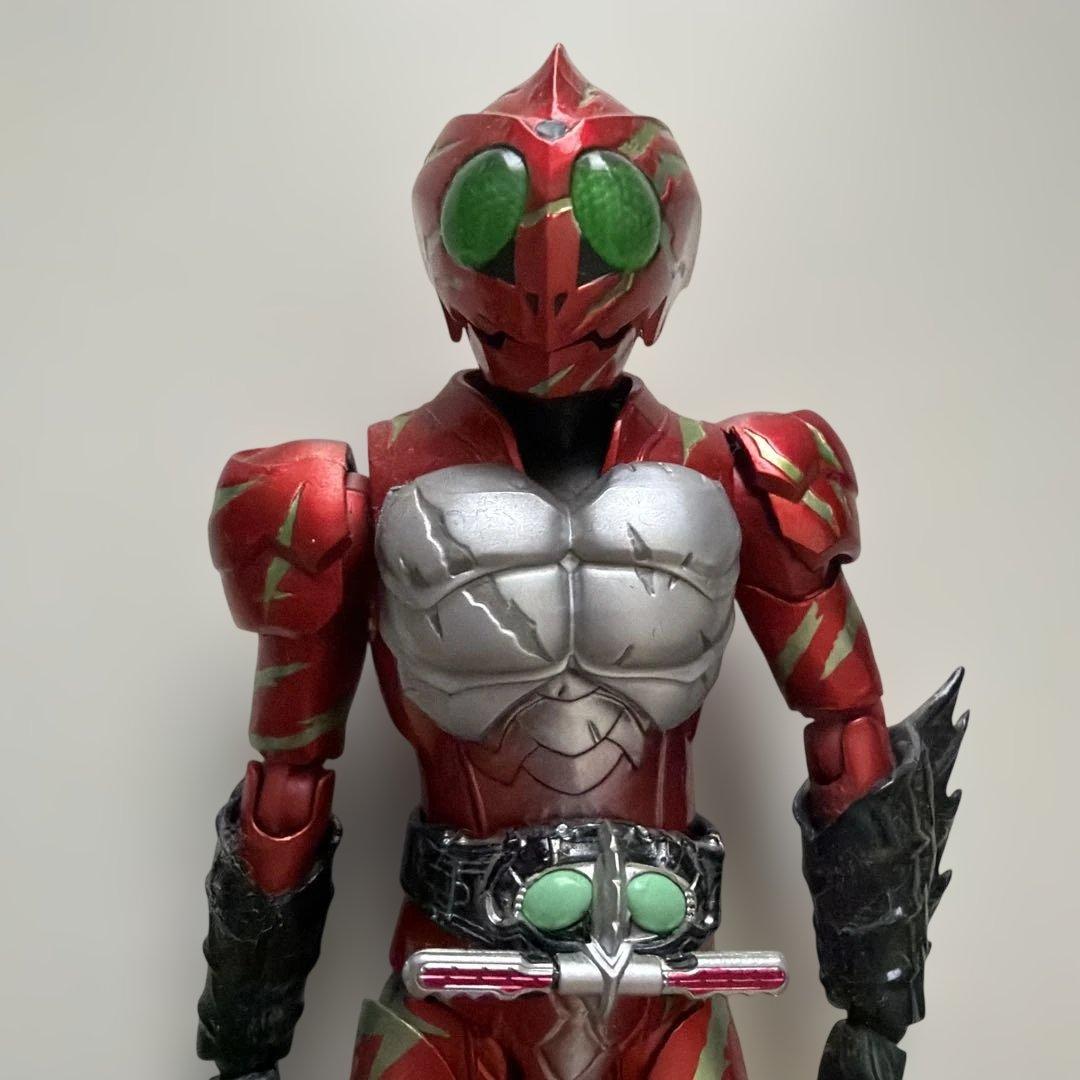 SHフィギュアーツ 仮面ライダーアマゾンズ　アマゾンオメガ、アマゾンアルファ