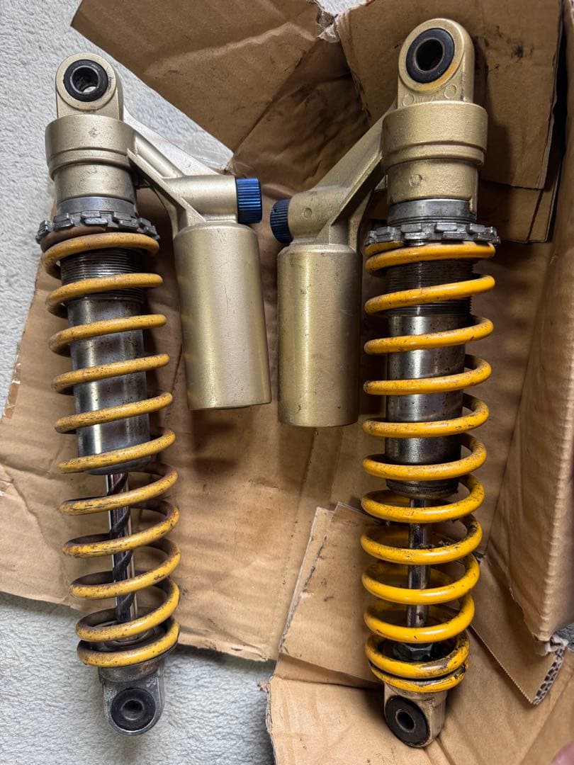 SHOWA サスペンション 調整可能